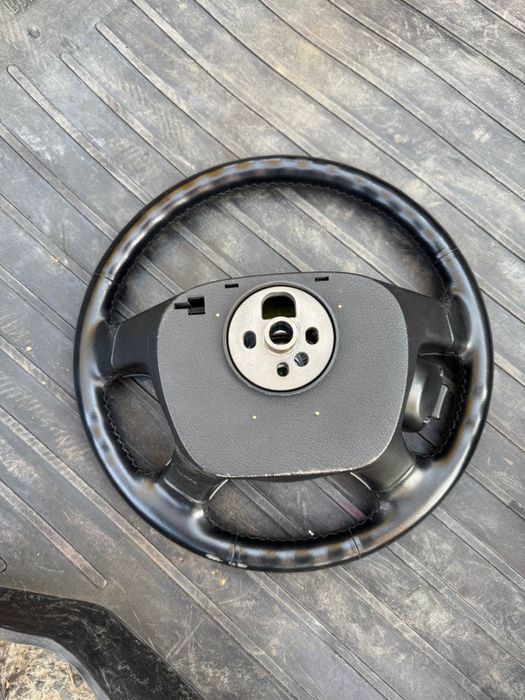 lasetti zavodskoy rul yaxshi holatda