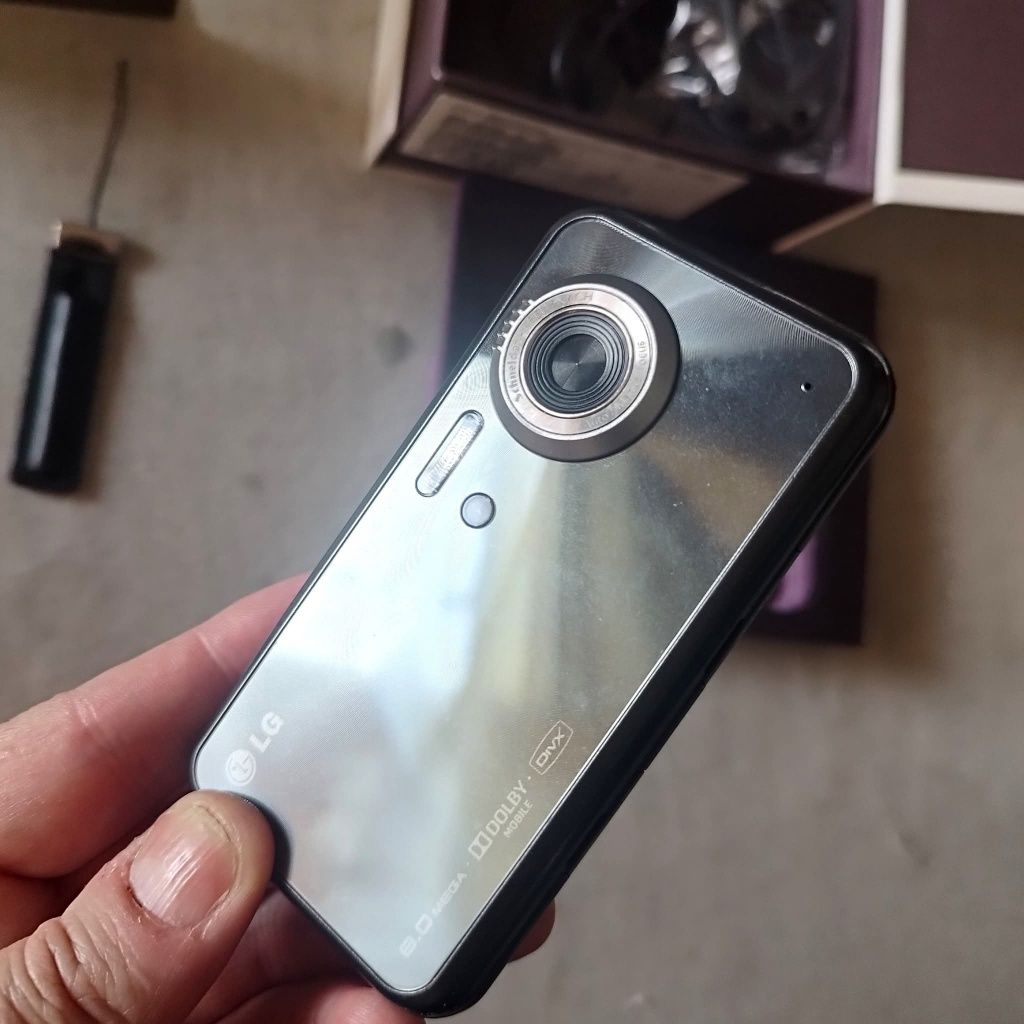 LG KC910 Renoir Full box ( decodat, impecabil)