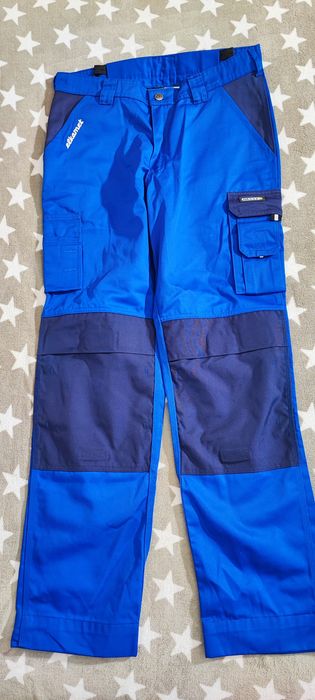 Vând pantaloni de lucru.