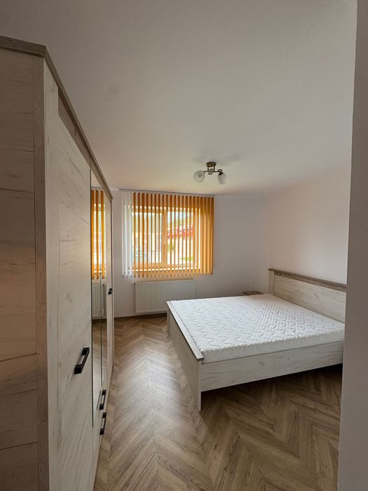 Apartament 3 camere de închiriat