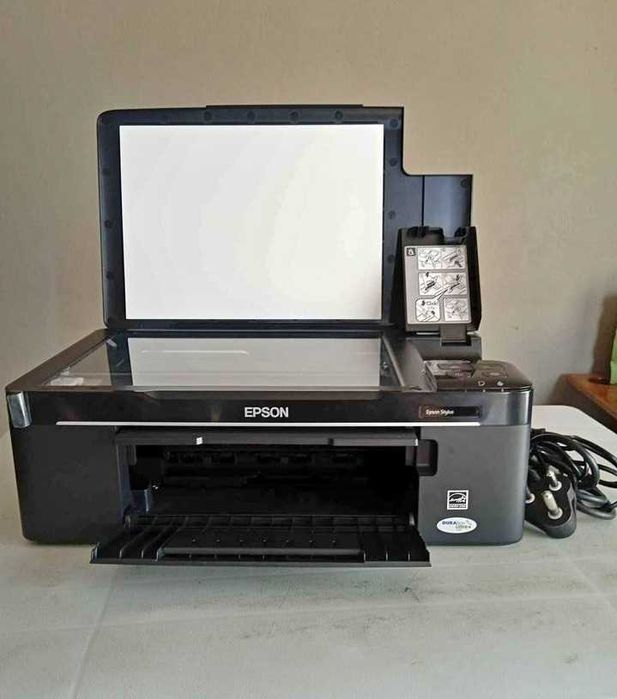 Чернобелый МФУ принтер Epson L200