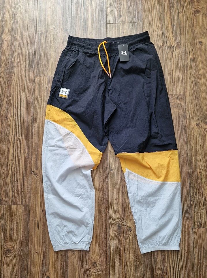 Страхотно мъжко долнище UNDER ARMOUR ,размер S/ M  нов с етикет