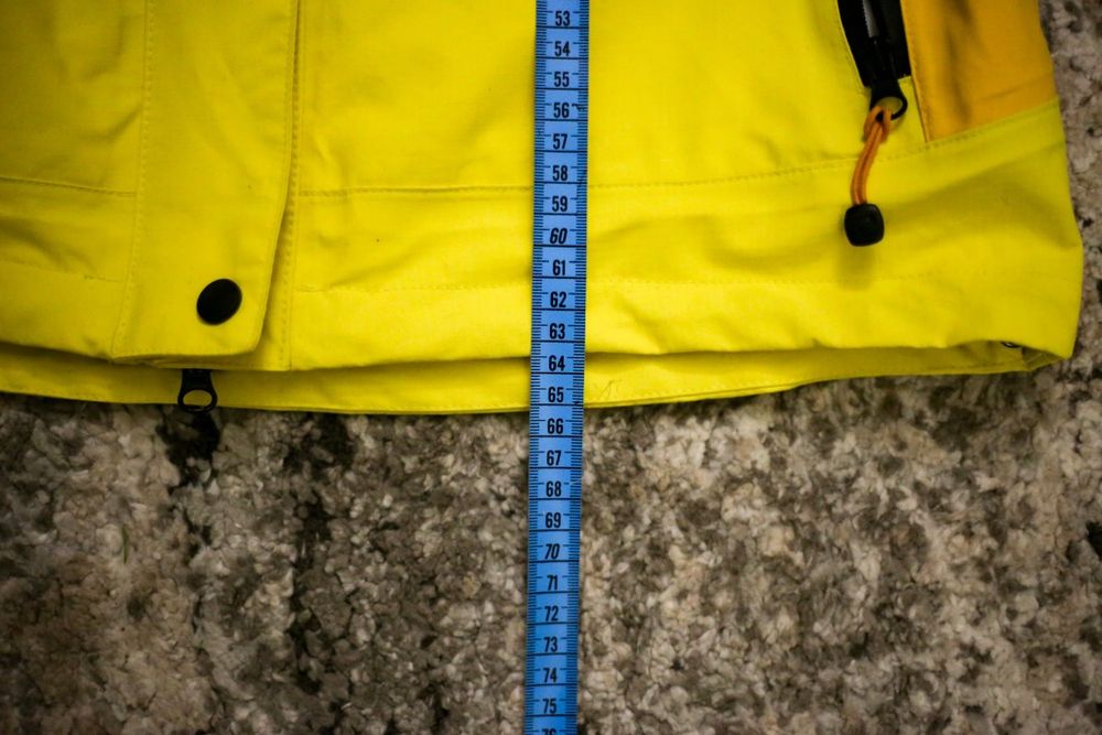 Jachetă damă hardshell Moorehead.
Culoare galben și negru.
Fara defect