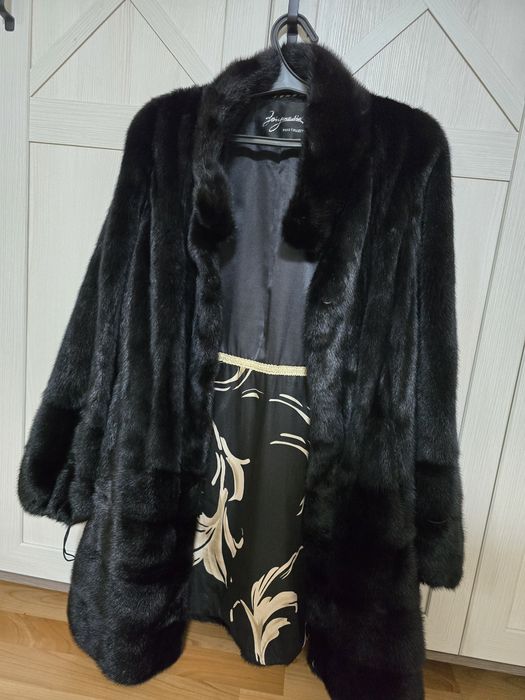 Шуба норковая, в хорошем состоянии почти не ношена.
