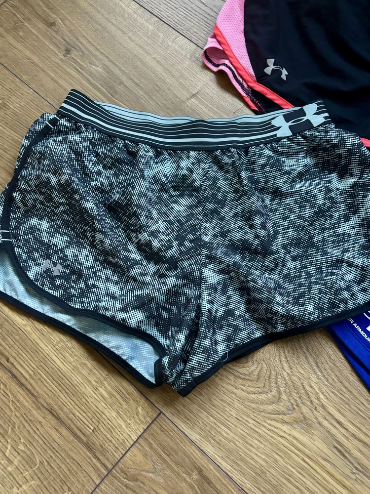 Дамски спортни шорти Under Armour
