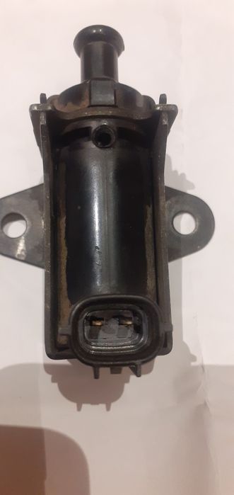 Продавам вакум клапан за Тойота Авесис,Корола