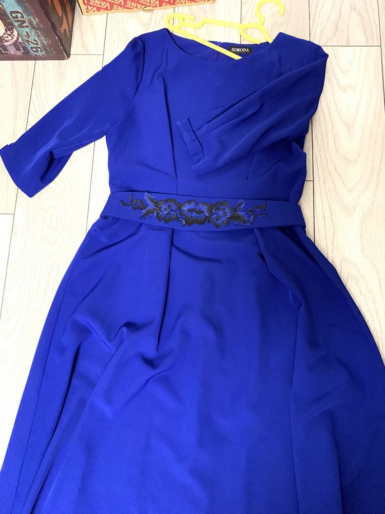 Vand rochie eleganta albastra, marimea 48, cu cordon dantelat