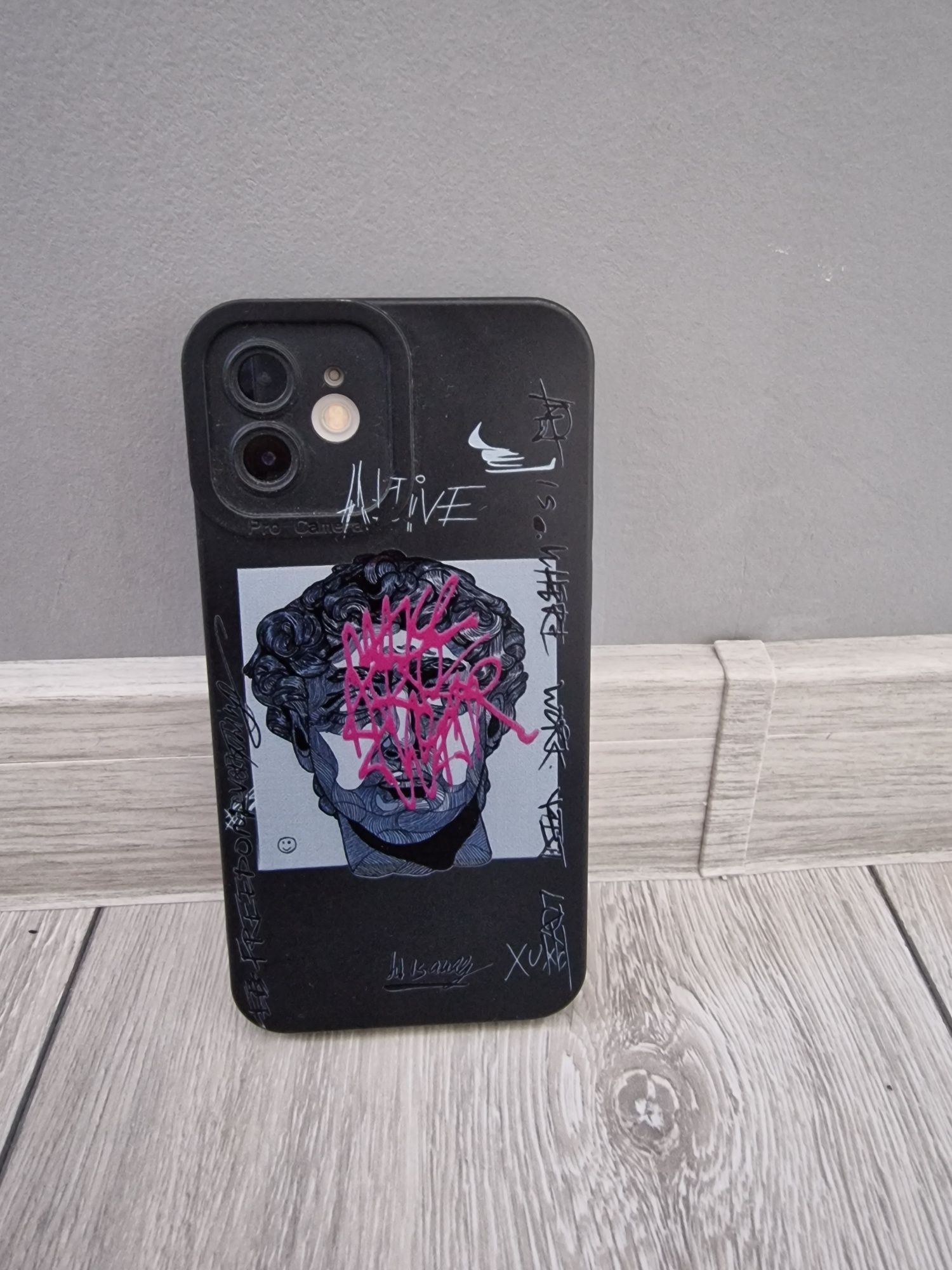 Калъфи за iPhone 12