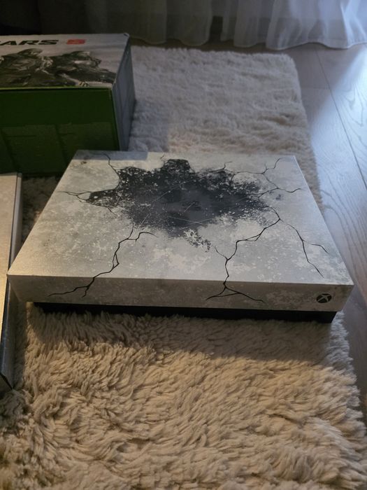 Xbox one x Gears 5 limited edition