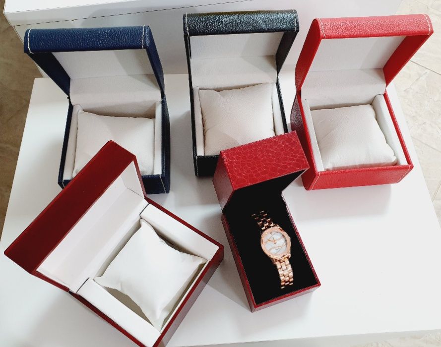 Луксозни кутии за часовник от кожа и дърво, 5 модела, всички налични