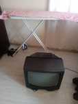Vând televizoare și grilaje de metal pentru mașină