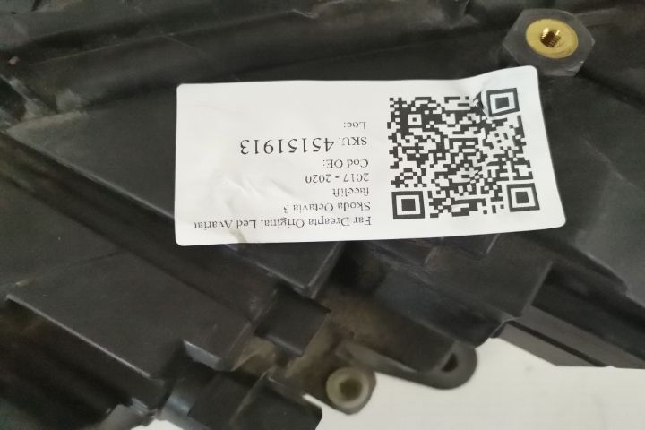 Фар Дясно Оригинален Лед Повреден Шкода / Skoda Octavia 3 [фейслифт] О