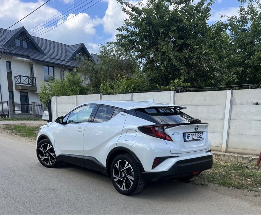 Toyota C-HR Hybrid 1.8 Facelift 2022 | Alb perlat | Full dotari