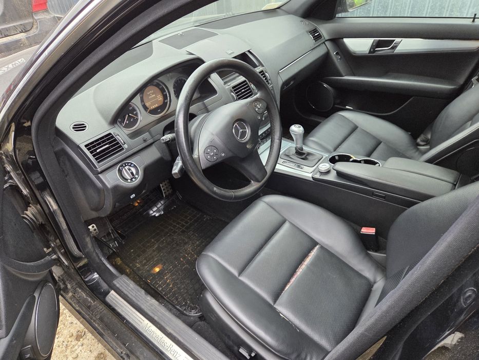 Dezmembrez Mercedes C300 w204 4matic
