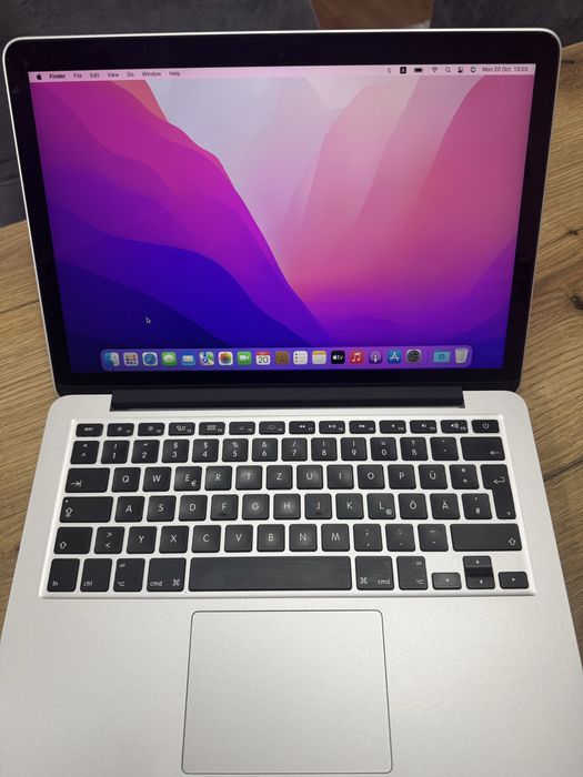MacBook Pro 13’ А1502 256GB 8 RAM i5 2.7 GHz + зарядно и нова батерия