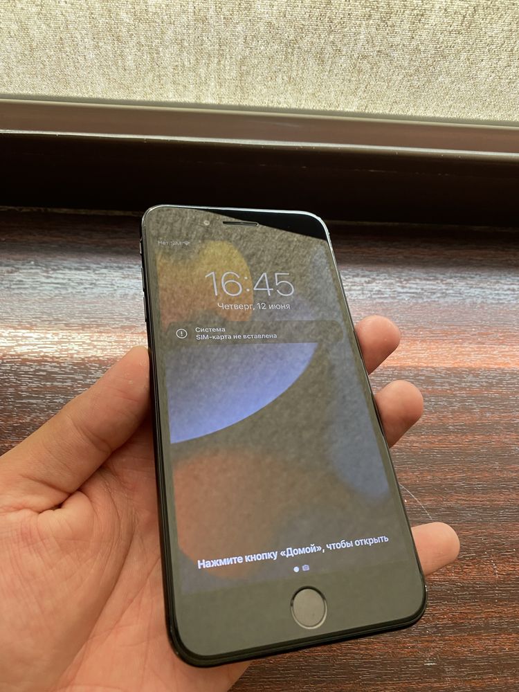 Продам Iphone 7+