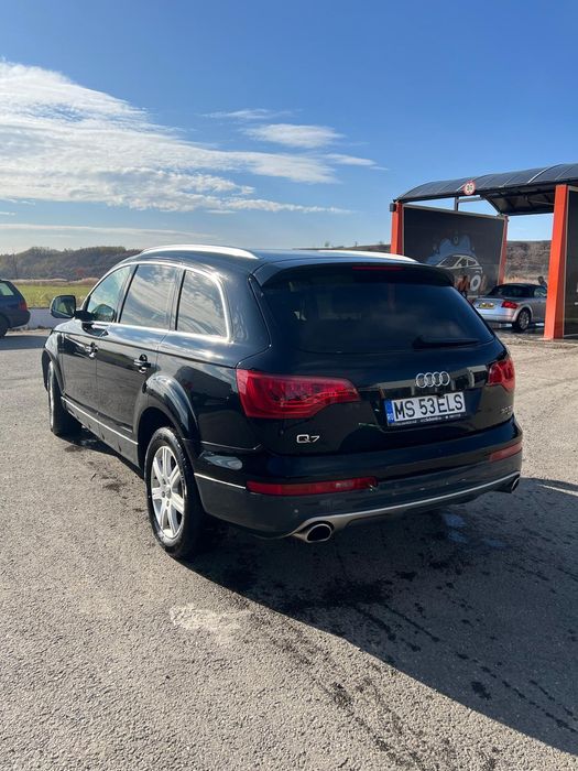Vând Audi Q7 an 2008