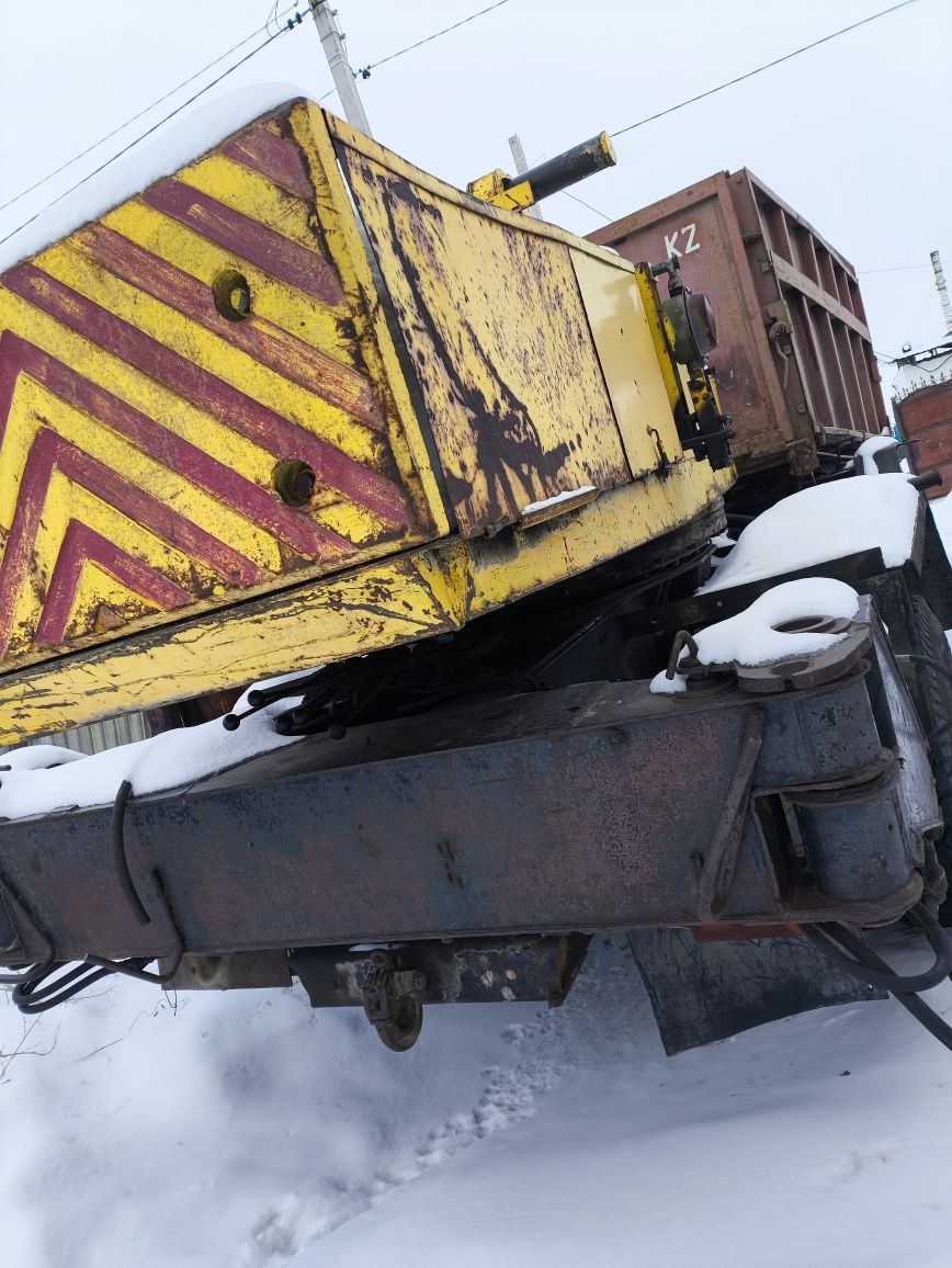 Продам кран маз на  разбор  званите в  любое  время.  можно.  целиком