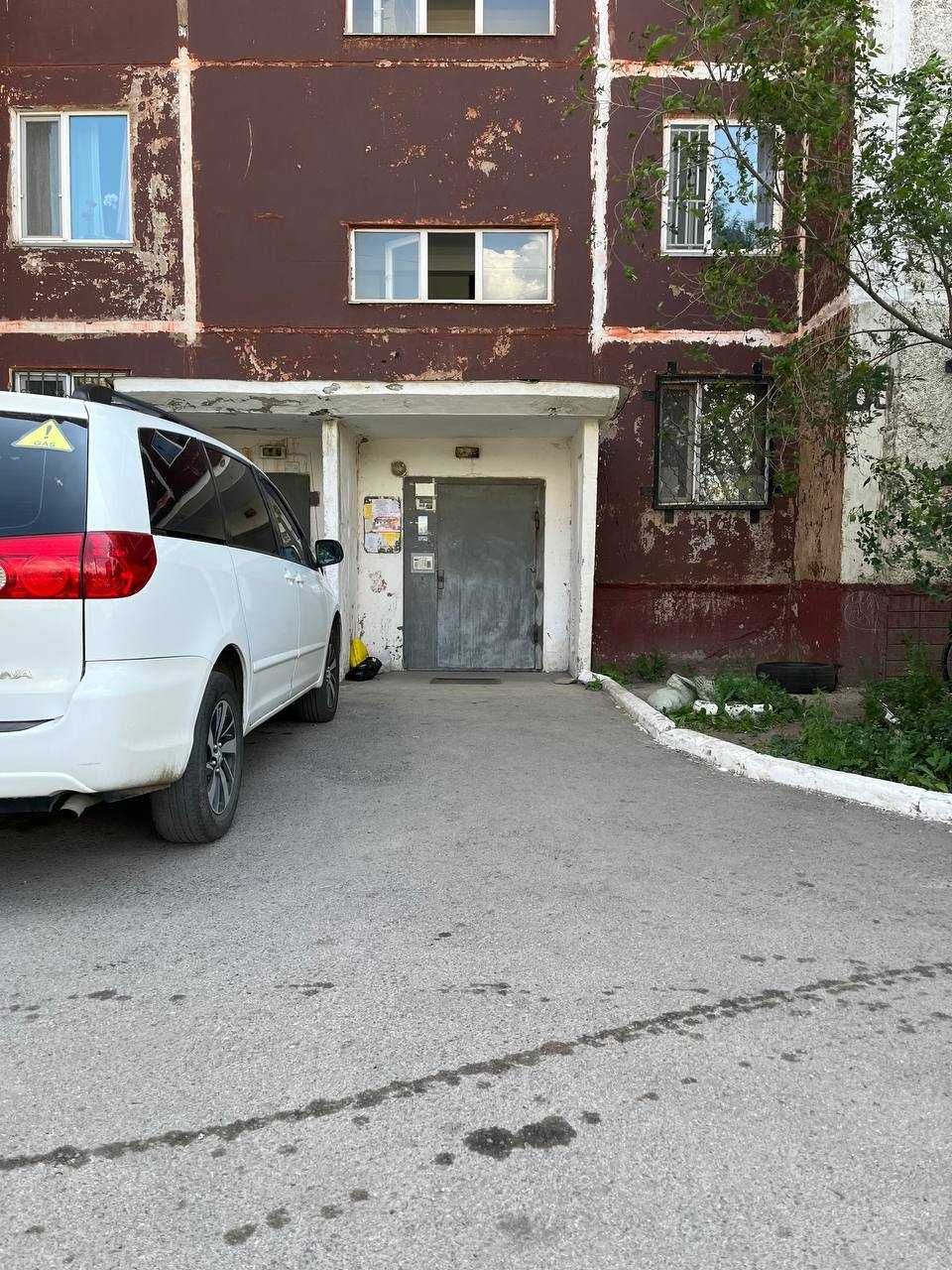 Срочно 2-х ком.кв. У/П. 8-мкр, 3 кольцо, 3/10, 50,2/7,8 кв.м. ТОРГ