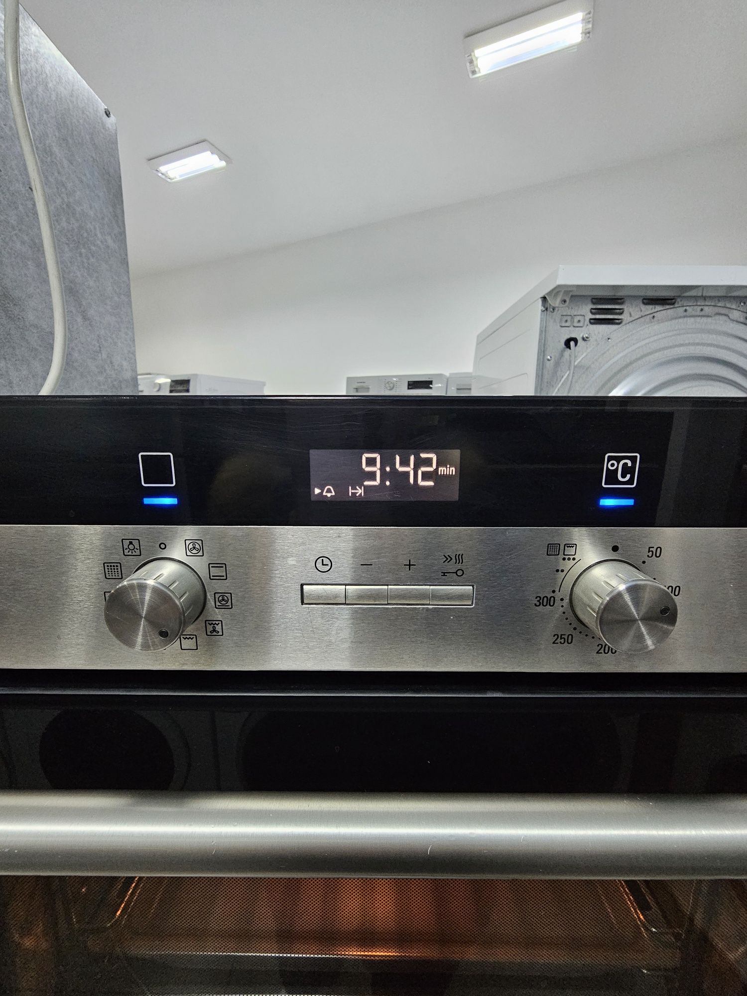 Фурна за вграждане SIEMENS