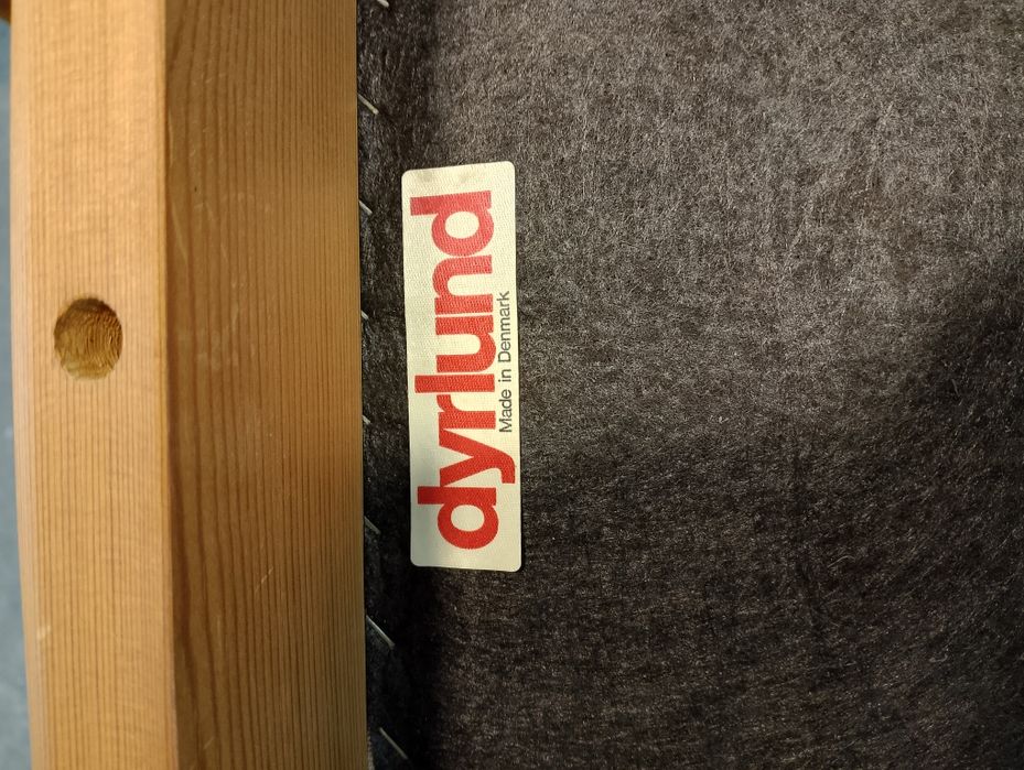 Маса със столове