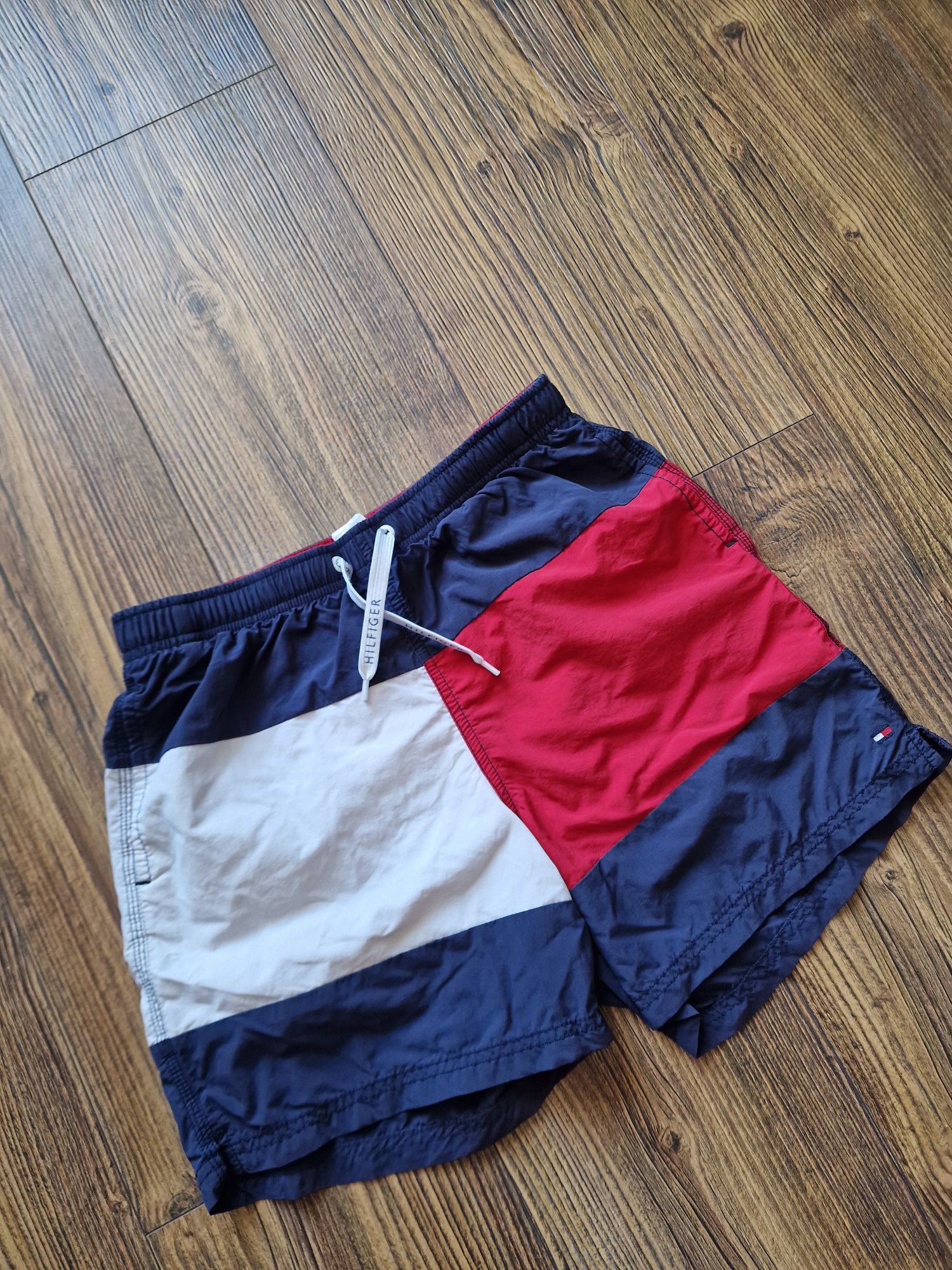 Страхотни детски юношески бански TOMMY HILFIGER размер 14- 16г
