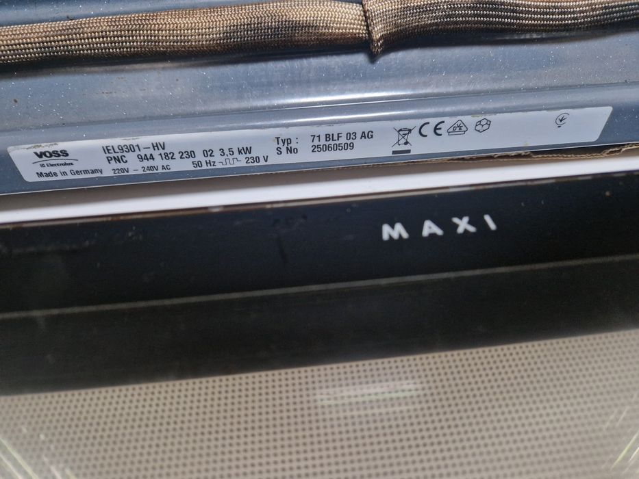 Бяла фурна за вграждане Voss 72 лит Пиролиза