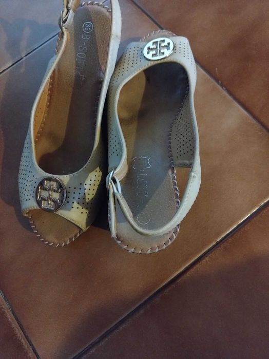 Сандали на платформа