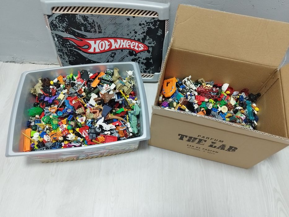 2 коробки минифигурки лего Lego 7 килограмм около 800 штук