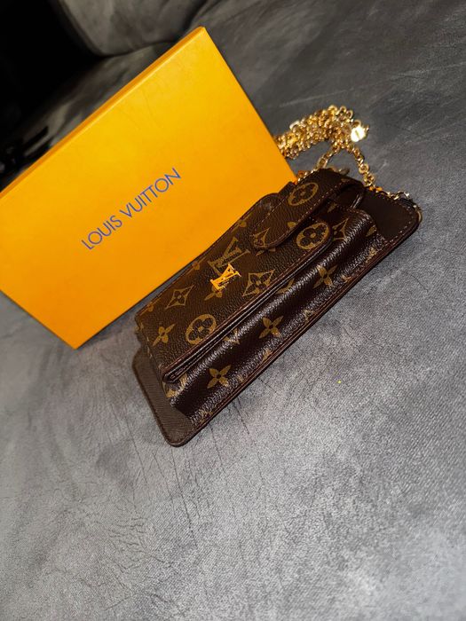 Дамска чантичка на Louis Vuitton