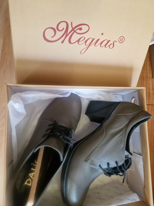 Обувки /делови, естествена кожа/+ подарък