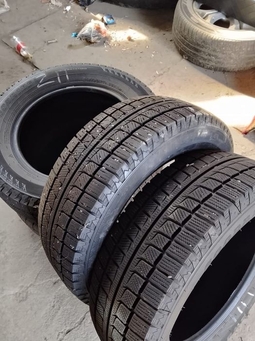 Зимние шины продам.