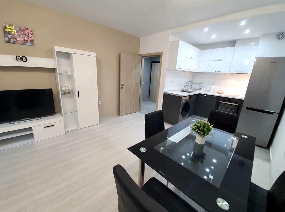 Дава се под наем Двустаен апартамент в Пловдив, Център - 70 кв.м за 550 € - Снимка #3