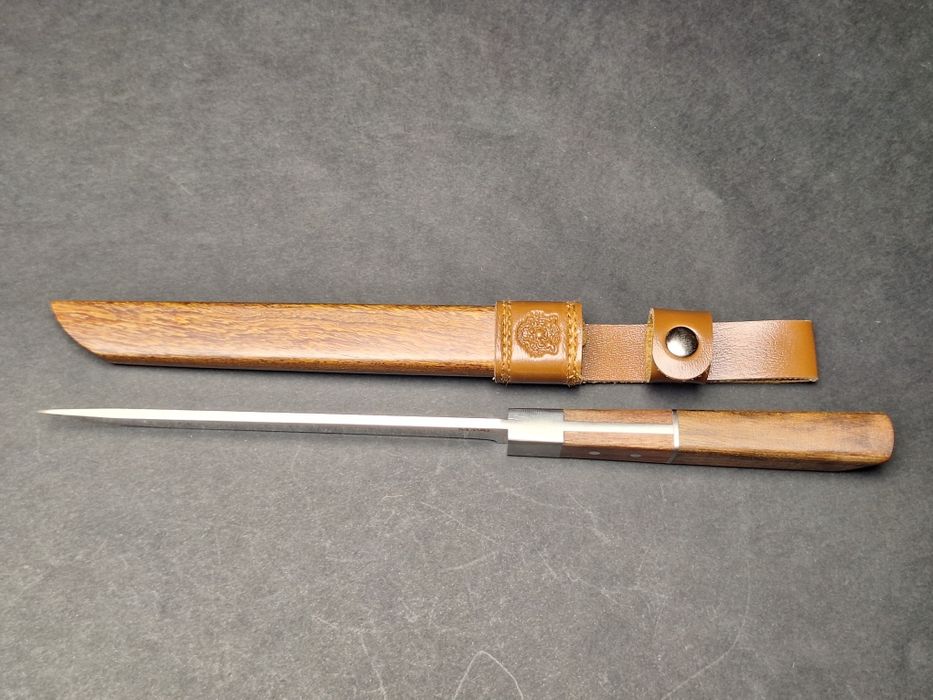 Японски нож M390 с дървена кания