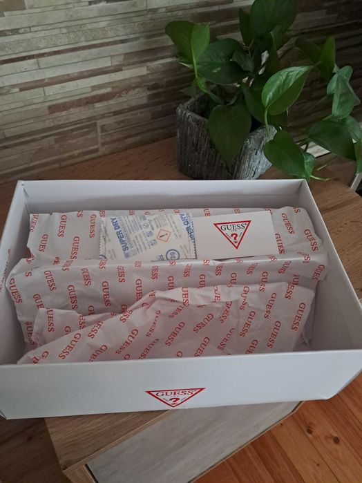 GUESS дамски сникърси естестнена кожа 38 номер