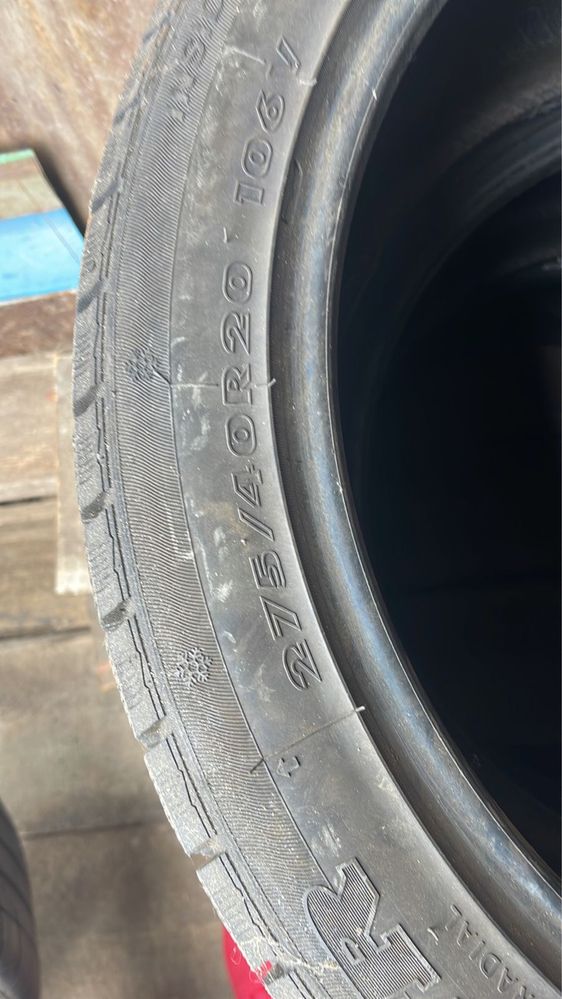 Продам резину 275/40R20