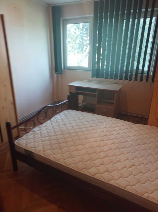 Apart. 2 cam, etaj 2, Bdul Independentei colt cu Calea Galati.