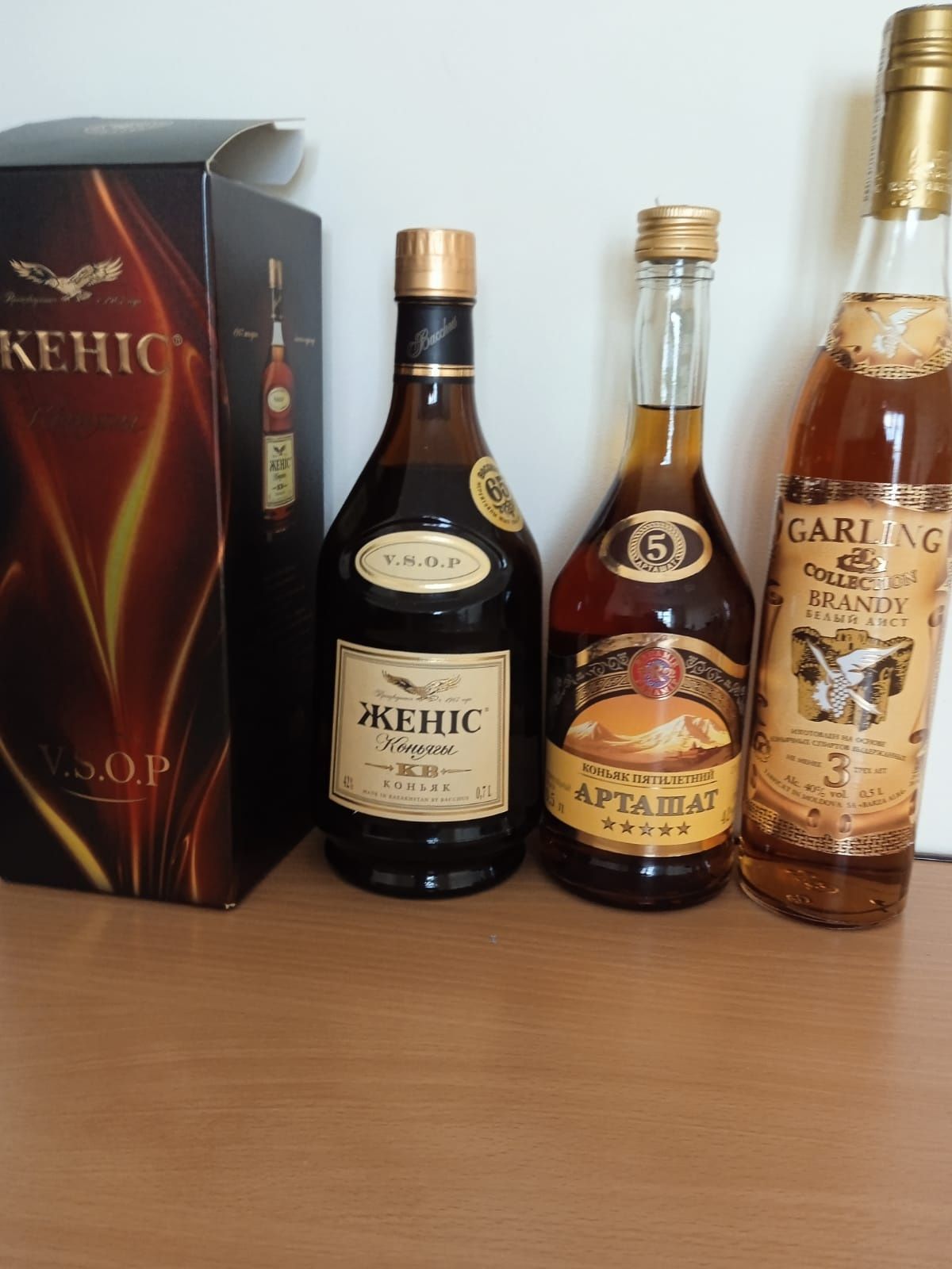 Напитки оригинал, разные, привезены из разных стран
