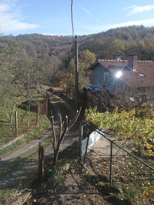 Ппродавам Къща или заменям за апартамент