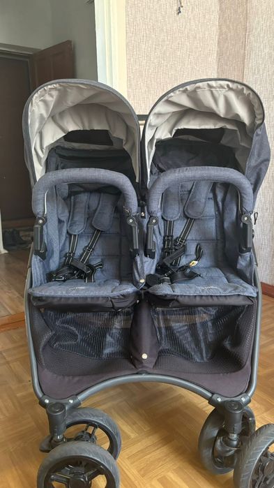 Продаю коляска для двойняшек