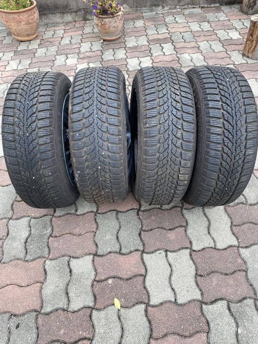 Vand 4 genti cu cauciucuri de iarna 205/55R16 pentru Peugeot 308