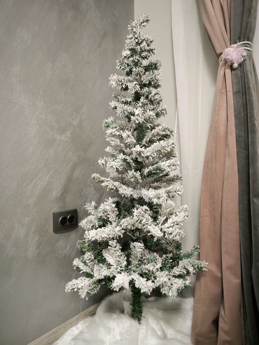 Изкуствени Коледни елхи от 10 до 70лв