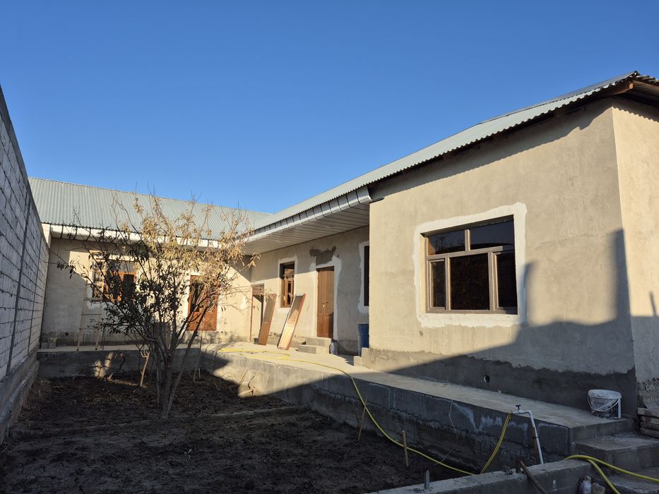 Динамо калсо янги узбекистон домлари ёнида жойлашган сафедмуй