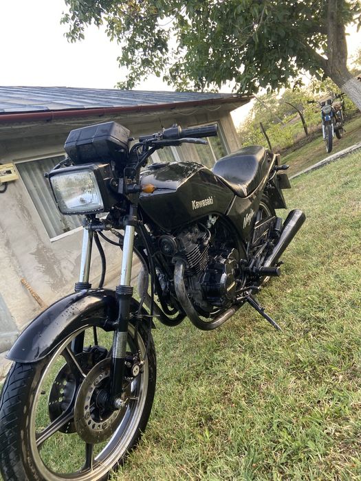 Kawasaki gpz305.