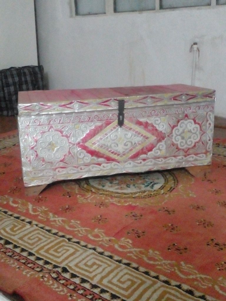 Сандык сатылады.