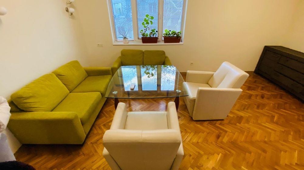 Дава се под наем Двустаен апартамент в Бургас, Център - 55 кв.м за 459 € - Снимка #1