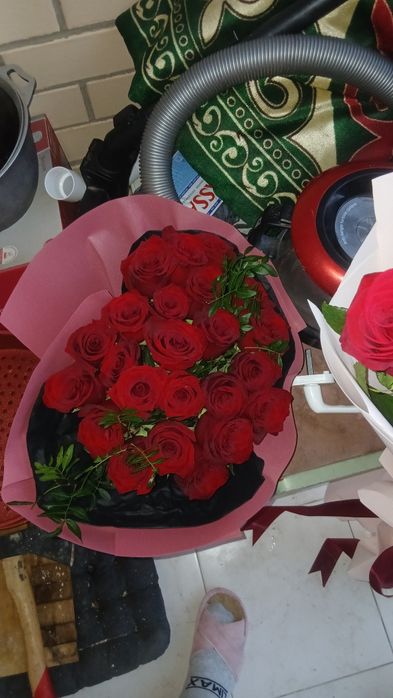 Бу цветы свежие  очень красивые сегодня дарили