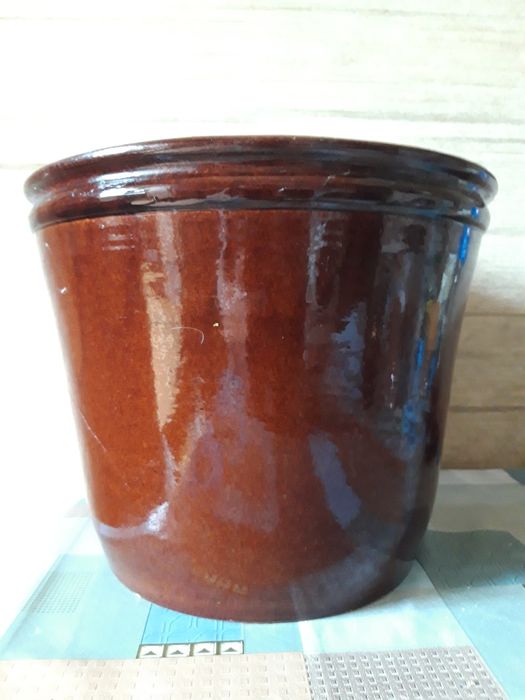 Продам горшок большой ,напольный для цветов.