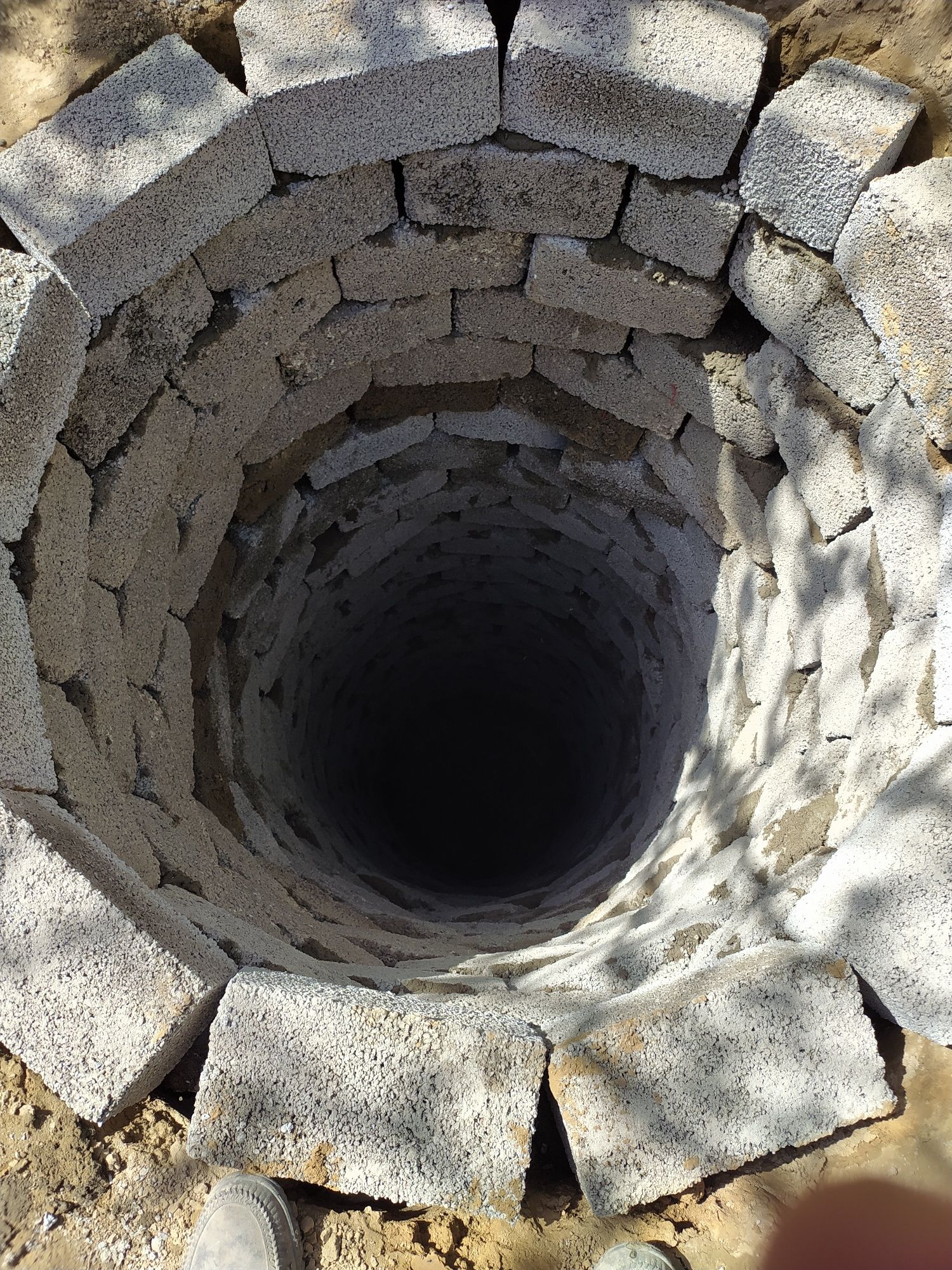 Urachi ura tiranshe tunel qazemiz hamda Sovuq suv tortamiz