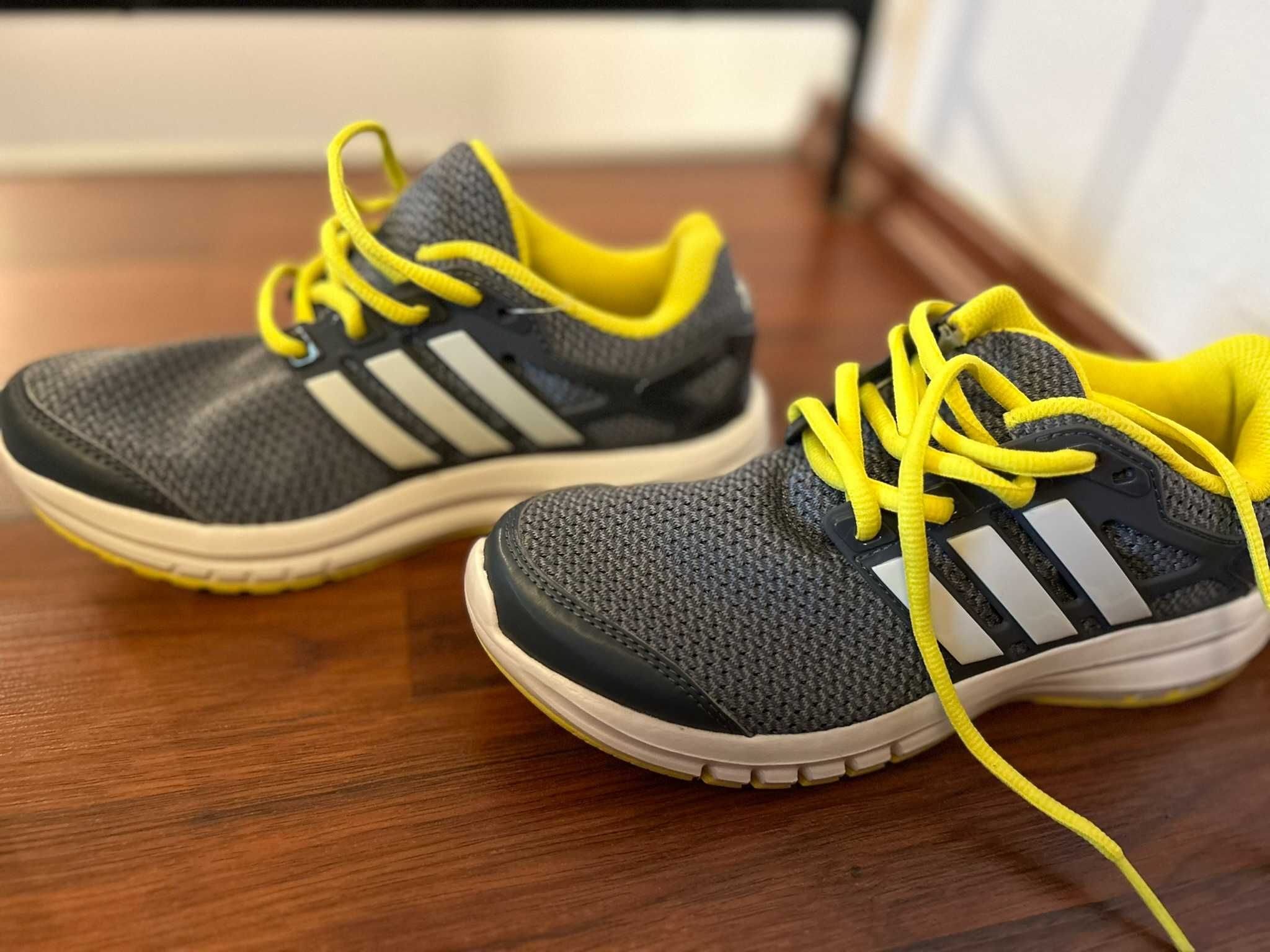 Adidas baieti noi fara eticheta, marimea 36